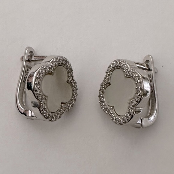Jewelry - 925 Silver clover earrings mother of pearl stunning trending style